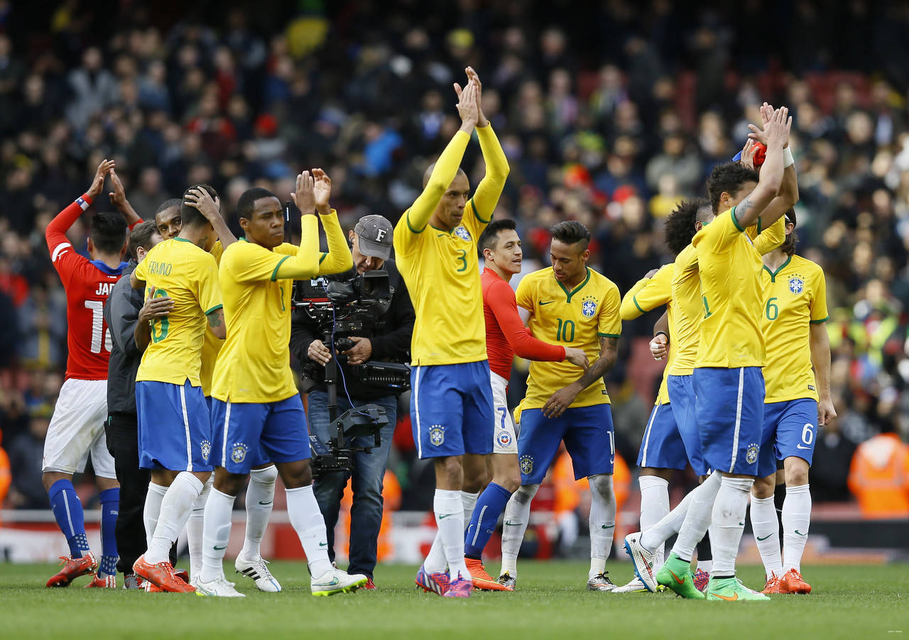 包含厄瓜多尔战胜意大利，形势一落千丈的词条